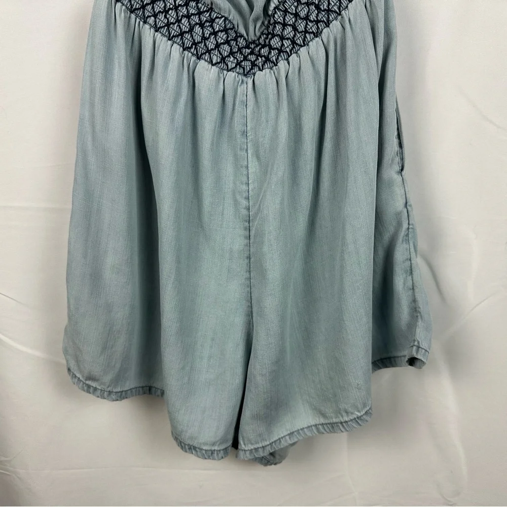 American Eagle Off The Shoulder Chambray Romper. Size Medium. Light wash. - Picture 4 of 11